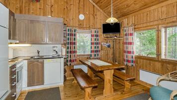 Fridge, microwave, dishwasher, cookware/dishes/utensils