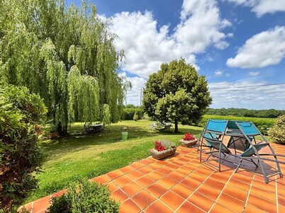 Le Bleu de B. Holiday cottage for up to 10 people