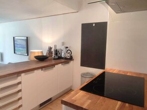 Fridge, microwave, stovetop, coffee/tea maker