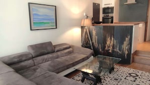 A modern living room with a grey sofa, a glass coffee table, and a patterned rug. - Beautiful comfortable apartment at the foot of the slopes with internet (Isola 2000)