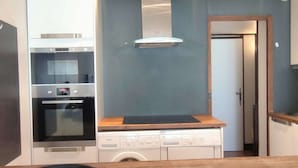 A compact kitchen with a built-in oven, microwave, and dishwasher. - Beautiful comfortable apartment at the foot of the slopes with internet (Isola 2000)