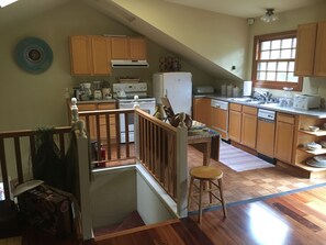 ثلاجة، ميكرووي ف، فرن، موقد طهي مسطح