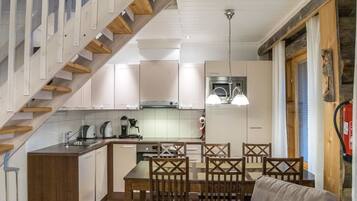 Jääkaappi, mikroaaltouuni, astianpesukone