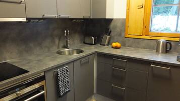 Geladeira, micro-ondas, lava-louças