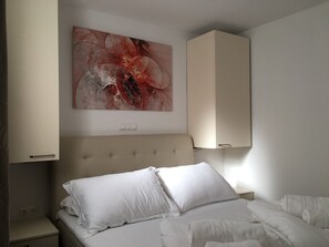 1 chambre, fer et planche à repasser, Wi-Fi gratuit, draps fournis