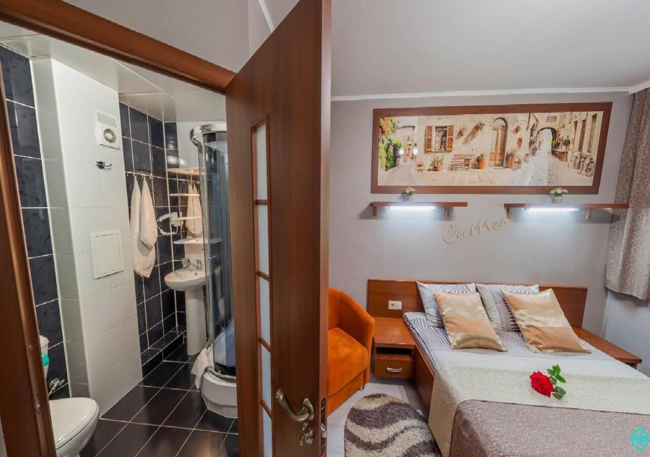 Brankas, meja kerja, ruang kerja ramah laptop, dan kedap suara