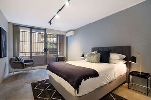 1 bedroom, desk, iron/ironing board, WiFi