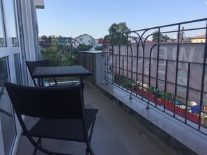 全景三人房, 1 張標準雙人床和 1 張沙發床, 城市景觀 | 陽台景觀