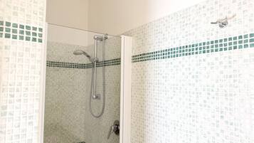 Shower, bidet, towels