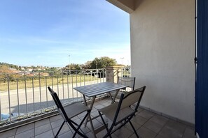 Outdoor dining - N059 - Numana, new two-room apartment with terrace (Maratta)