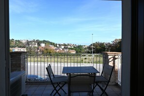 Outdoor dining - N059 - Numana, new two-room apartment with terrace (Maratta)