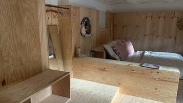 1 chambre, bureau, chambres insonorisées, fer et planche à repasser