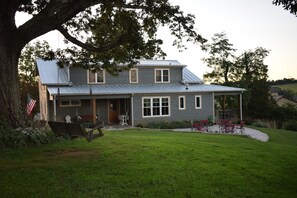 Exterior - WHEATLAND INN, Farmhouse for adventure/relaxation
Sleeps 10. 3 bedrooms, 3 baths (Buchanan)