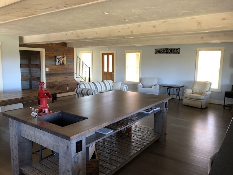 Wheatland Inn, Farmhouse For Adventure/relaxation Sleeps 10. 3 Bedrooms, 3 Baths - Virginia