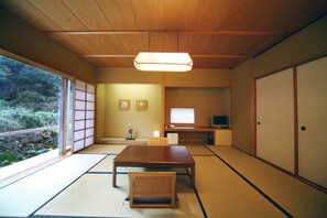 Quarto tradicional (Japanese Style, 3 Guests, 2nd Floor) | Cofres nos quartos, Wi-Fi de cortesia