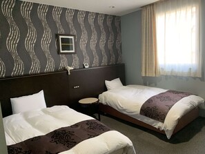 Desk, iron/ironing board - Business Hotel Shirasagi (Kanoya)