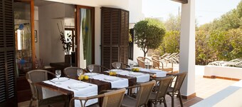 Villa with 3 bedrooms, private pool, walking distance to the beach.