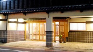 Exterior detail - Shinhama Ryokan (Yatsushiro)