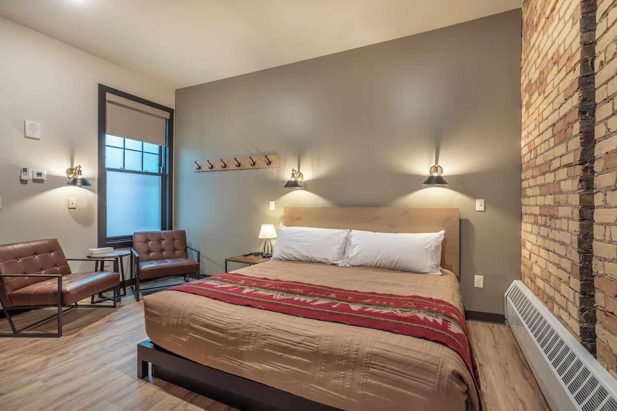 Room 13 @ 102 West Main Street (Interior, No View) | Premium bedding, individually decorated, individually furnished