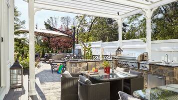 Lawrence | Terrace/patio