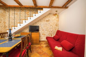 Smart TV, fireplace, video games, books