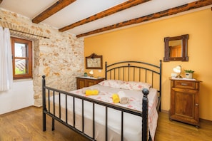 1 bedroom, free WiFi, bed sheets
