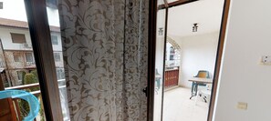 1 bedroom, bed sheets