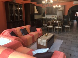 テレビ、DVD プレーヤー