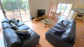 TV - Osprey Holiday Village Unit 117 - Villa with a Pool in the Complex (EXMOUTH)