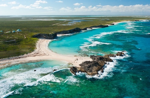 Stunning views of Dragon Cay on Middle Caicos with your own private pool! 