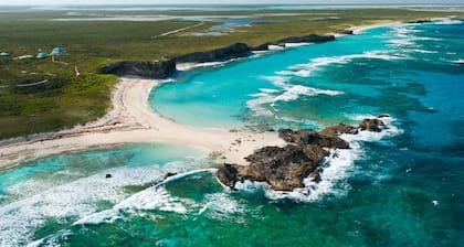 Stunning views of Dragon Cay on Middle Caicos with your own private pool!
