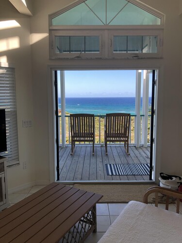 Stunning views of Dragon Cay on Middle Caicos with your own private pool!
