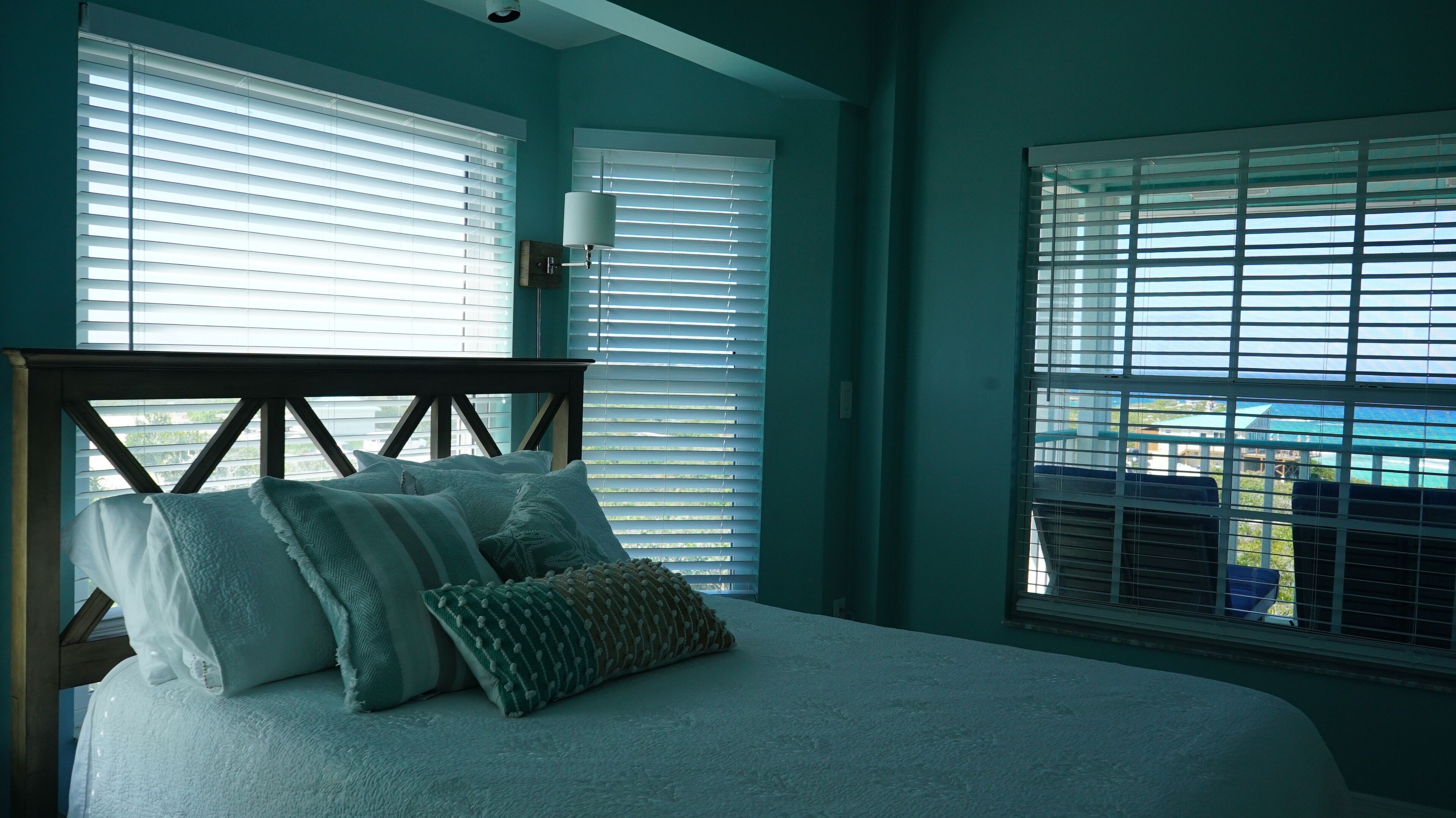 3 bedrooms, in-room safe, free WiFi, bed sheets