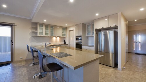 7 Kestrel Place - PRIVATE JETTY & POOL