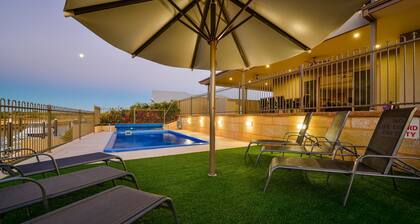 7 Kestrel Place - PRIVATE JETTY & POOL