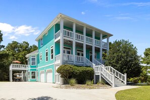 Exterior - Pet Friendly, Oceanside Interior Home Private Pool, Golf Cart, and Easy Access. (Emerald Isle)