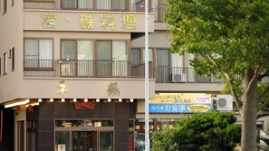 Exterior detail - Atami Onsen Hiratsuru (Atami)