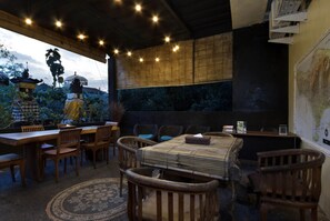 Dining - 4 Person Room With Walk-In Rain Shower (Dalung)