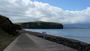 Beach nearby, sun-loungers, beach towels