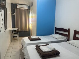 Frigobar, cortinas blackout, Wi-Fi de cortesia, roupa de cama