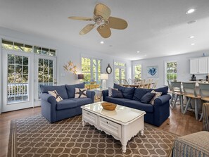 Smart TV, DVD player - Oceanside Interior Home,Private Pool,Golf Cart,Beach Access,in Spinnaker's Reach (Emerald Isle)