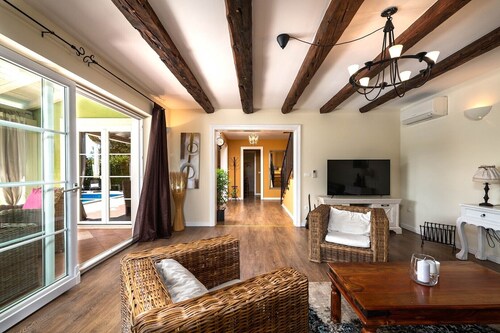 Spacious holiday house / pool / jacuzzi / playground / 6+2