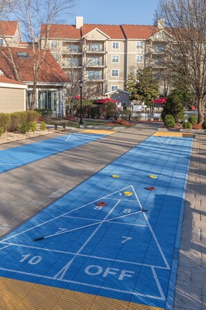 Sport court - Family Friendly Lodging in Branson at the Meadows (Branson)