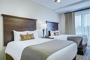 2 slaapkamers, een strijkplank/strijkijzer, internet, beddengoed