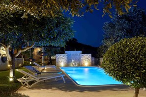 Outdoor pool, pool loungers