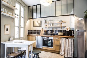 Kjøleskap, ovn, oppvaskmaskin og kaffetrakter/tekoker