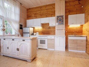 Refrigerador, horno y utensilios de cocina