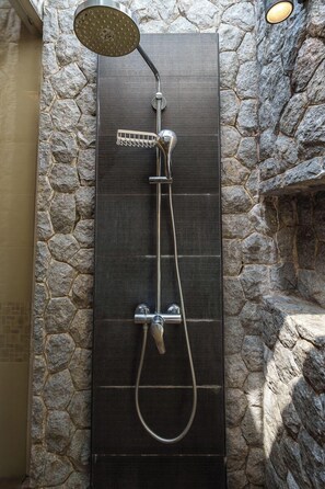 Hair dryer, towels, soap, toilet paper - The Nest-Luxury Modern 2 Bedrooms Villa With Pool (Tambon Rawai)