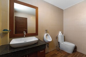 Hair dryer, towels, soap, toilet paper - The Nest-Luxury Modern 2 Bedrooms Villa With Pool (Tambon Rawai)