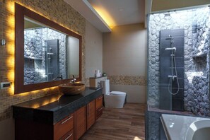 Hair dryer, towels, soap, toilet paper - The Nest-Luxury Modern 2 Bedrooms Villa With Pool (Tambon Rawai)